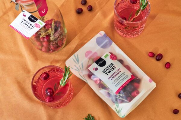 PINEUT WATERTWIST POUCHBAG CRANBERRY KERS ROZEMARIJN BIO